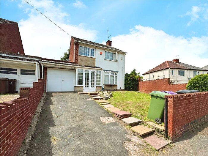 3 Bedroom Detached House To Rent In Barnett Road, Willenhall, West Midlands, WV13