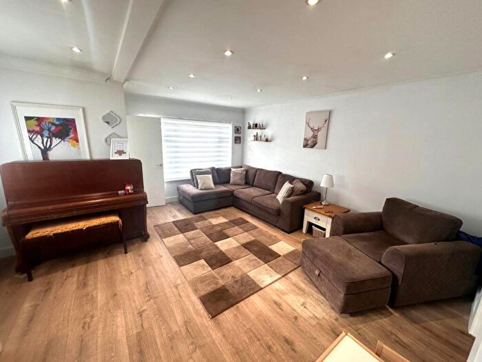 2 Bedroom Bungalow For Sale In Brandenburg Road, Canvey Island, SS8