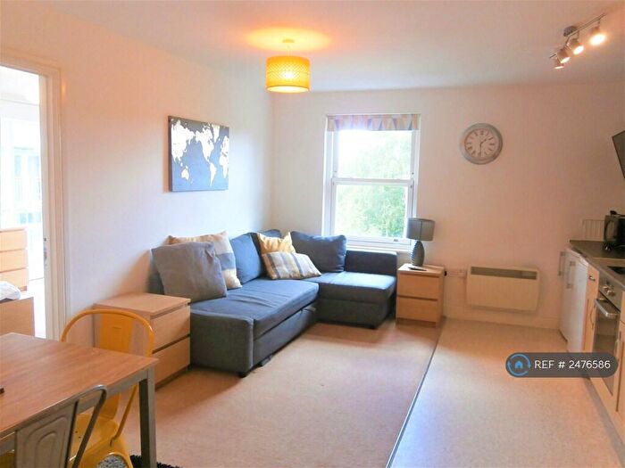 3 Bedroom Flat To Rent In Bingley Court, Canterbury, CT1