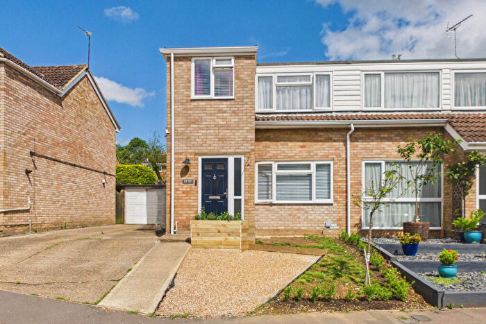 3 Bedroom Semi-Detached House For Sale In Chalfont Close, Hemel Hempstead, HP2