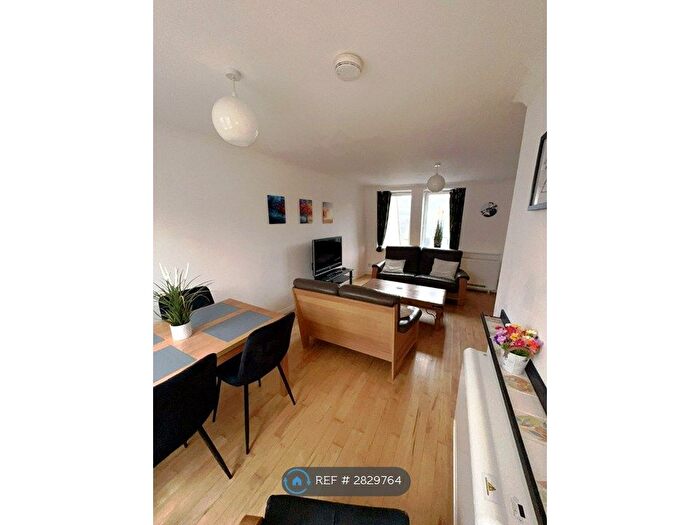 3 Bedroom Flat To Rent In Carmelite Street, Aberdeen, AB11
