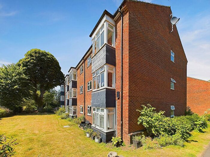 2 Bedroom Flat To Rent In Taylors Close, Sidcup, Kent, DA14