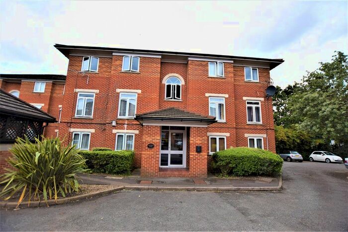 1 Bedroom Flat To Rent In Geraldine Court, Swynford Gardens, Hendon, NW4