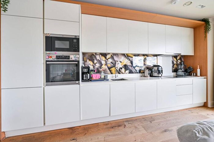 2 Bedroom Flat To Rent In Odessa Street, Canada Water, London, SE16