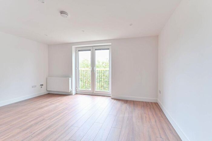 2 Bedroom Flat To Rent In Peckham Rye, Peckham, London, SE15