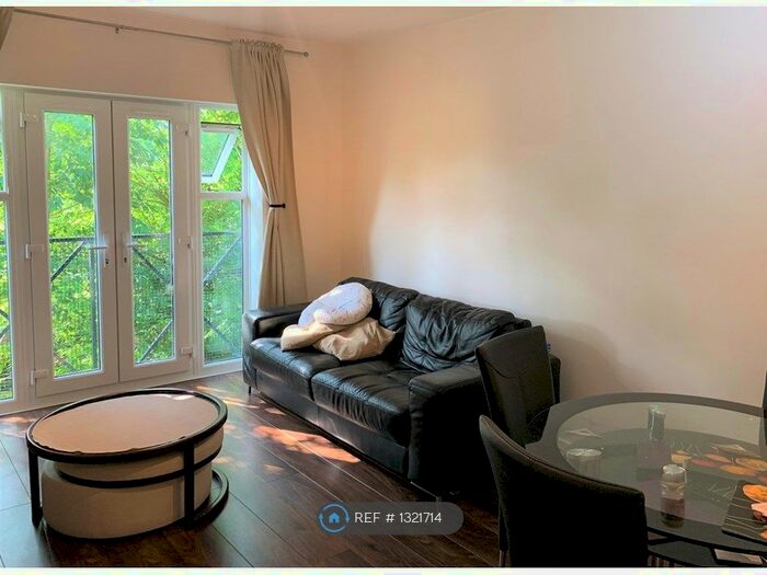 2 Bedroom Flat To Rent In Birchmere Lodge, Bermondsey SE16