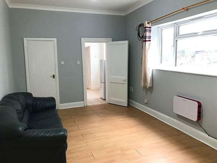 1 Bedroom Flat To Rent In Pownall Gardens, Hounslow, TW3