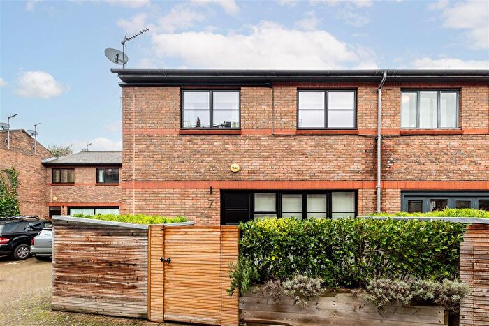 2 Bedroom Semi-Detached House For Sale In Ravenscourt Park, W6