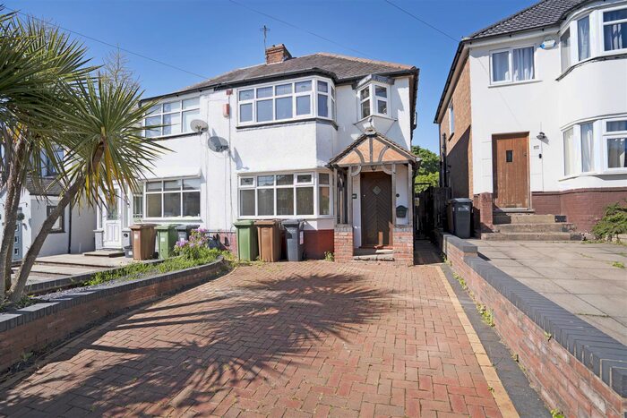 3 Bedroom Semi-Detached House To Rent In Pierce Avenue, Solihull, B92