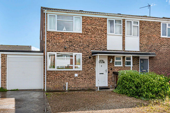 4 Bedroom Semi Detached House For Sale In Halifax Road, Bicester, OX26
