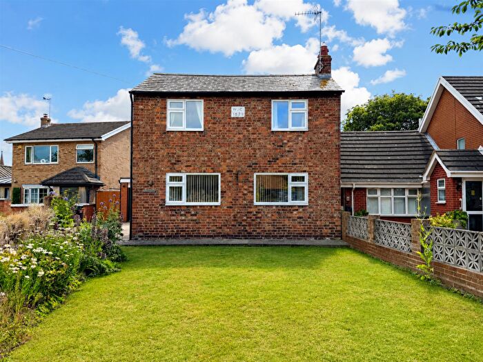 5 Bedroom Detached House For Sale In Smithfield Green, Holt, Wrexham, LL13