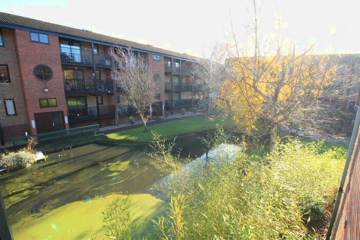 2 Bedroom Flat To Rent In Castle Gardens, Lenton, Nottingham, NG7