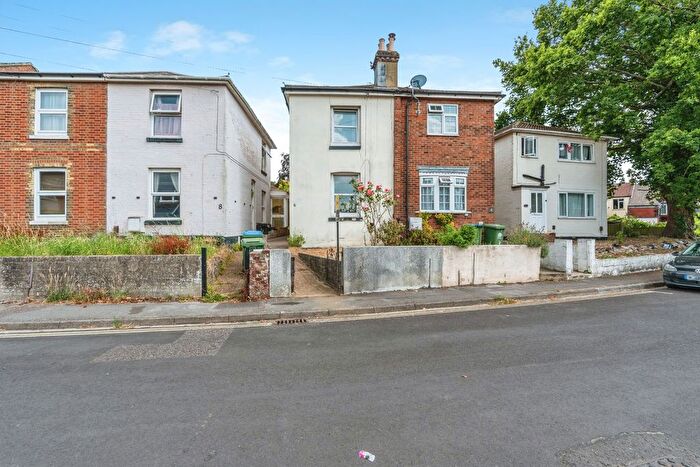 2 Bedroom Semi-Detached House For Sale In Glen Road, Southampton, Hampshire, SO19
