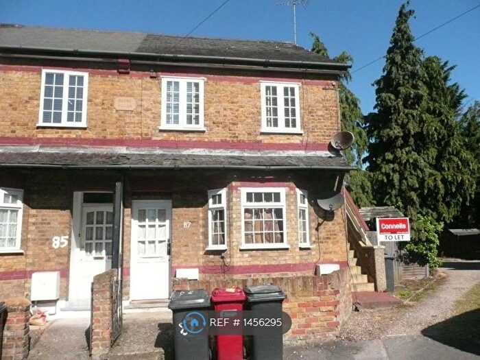 2 Bedroom Maisonette To Rent In The Crescent, Slough, SL1