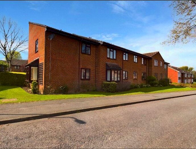 1 Bedroom Flat To Rent In Tarragon Drive, Guildford, Surrey, GU2