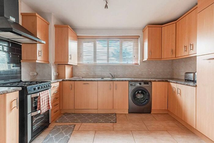 3 Bedroom Flat To Rent In Imperial Drive, Rayners Lane, Harrow, HA2