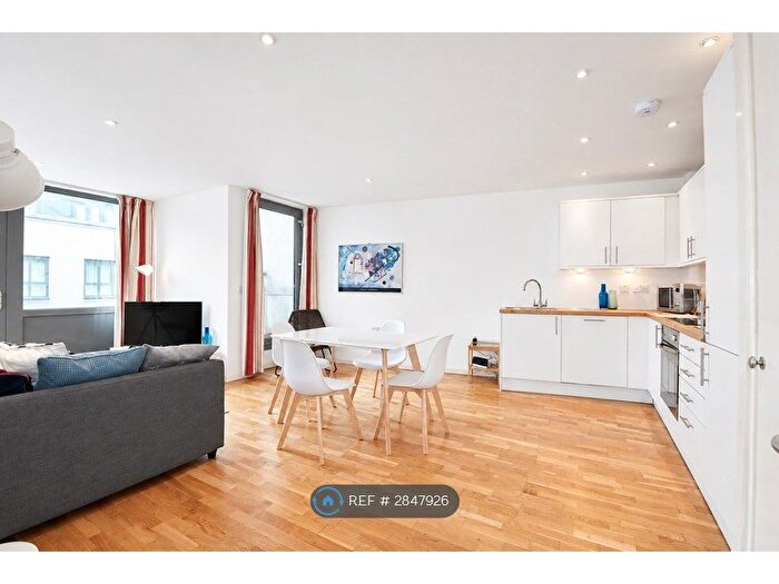 2 Bedroom Flat To Rent In Gifford St, London, N1