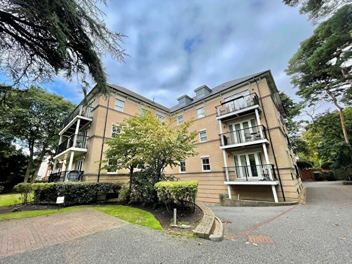 3 Bedroom Apartment To Rent In Derby Road, Bournemouth, BH1