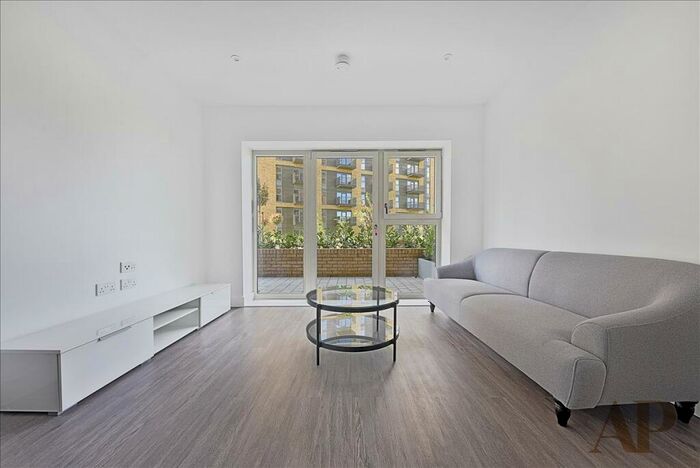 1 Bedroom Apartment To Rent In Flagstaff Road, Bankside Gardens, Green Park, Reading, RG2