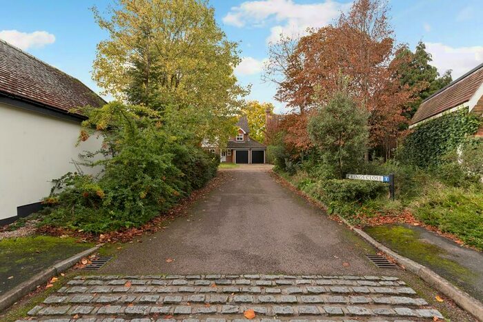 4 Bedroom Detached House To Rent In Kings Close, Thames Ditton, KT7