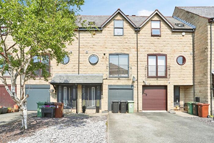 4 Bedroom Town House For Sale In Keel Moorings, Rodley, Leeds, LS13