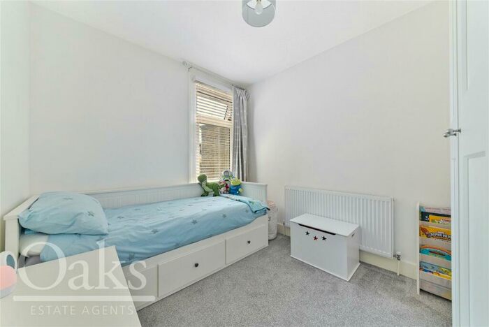 2 Bedroom Terraced House For Sale In Lakehall Road, Thornton Heath, CR7