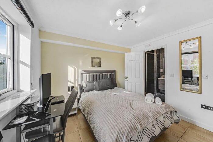 3 Bedroom Flat For Sale In Blaker Road, London, E15