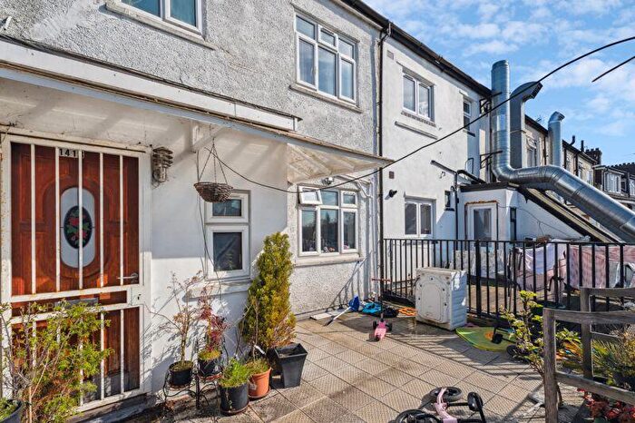 1 Bedroom Flat For Sale In Greenford Road, Harrow, HA1