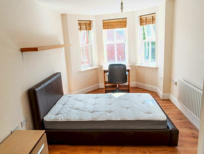 7 Bedroom Town House To Rent In Schuster Road, Victoria Park, Manchester, M14