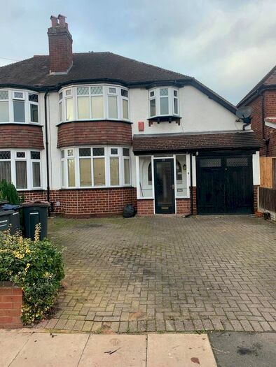 3 Bedroom Semi-Detached House To Rent In Perry Avenue, Perry Avenue, B42