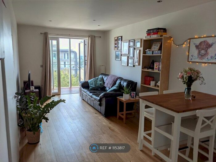 2 Bedroom Flat To Rent In Love Lane, London, SE18