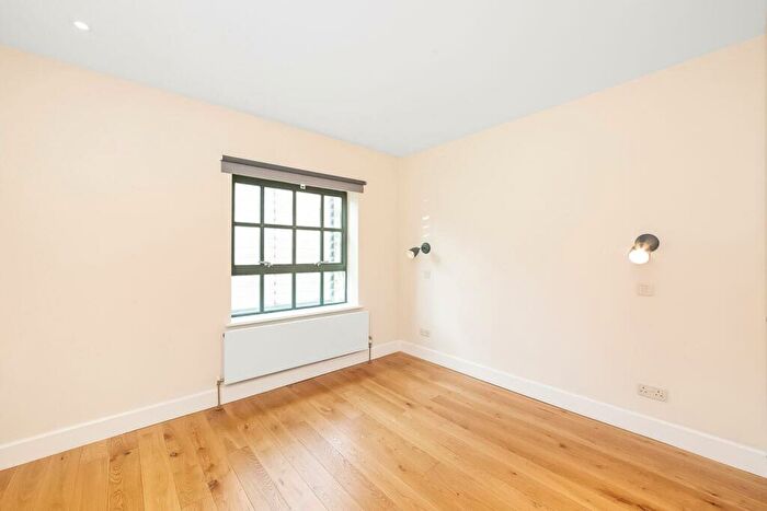 2 Bedroom Apartment To Rent In Nettlefold Place, West Norwood, SE27