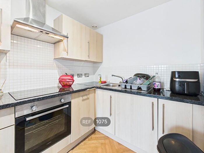 2 Bedroom Flat To Rent In Spring Street, HU2