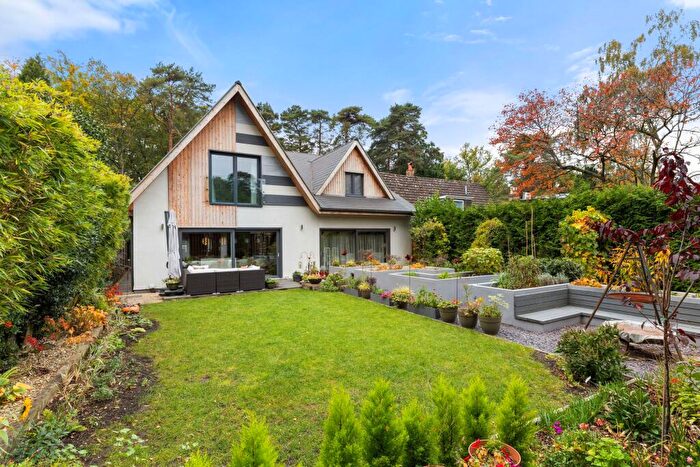 4 Bedroom Detached House For Sale In Lower Wokingham Road, Crowthorne, RG45