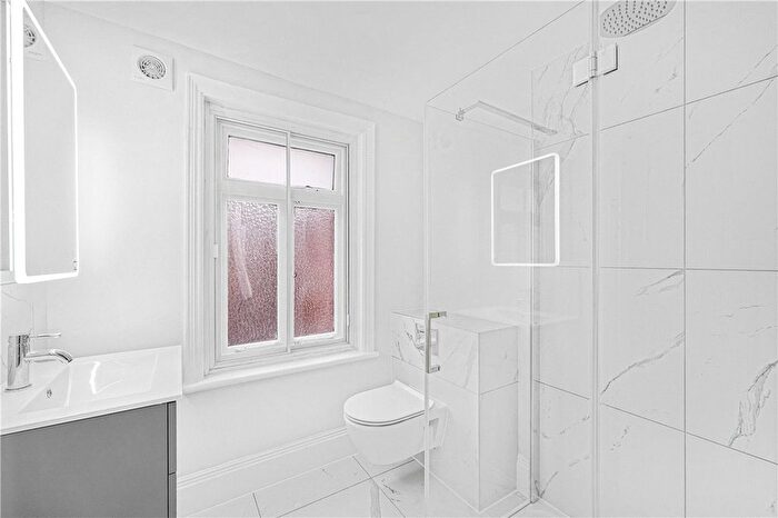 3 Bedroom Flat To Rent In Holland Park Road, Holland Park, London, W14
