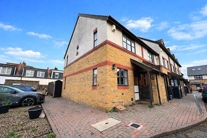 2 Bedroom End Of Terrace House For Sale In Burleigh Walk, London, SE6