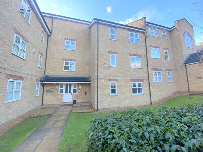 2 Bedroom Flat To Rent In Kirkland Drive, Enfield, EN2