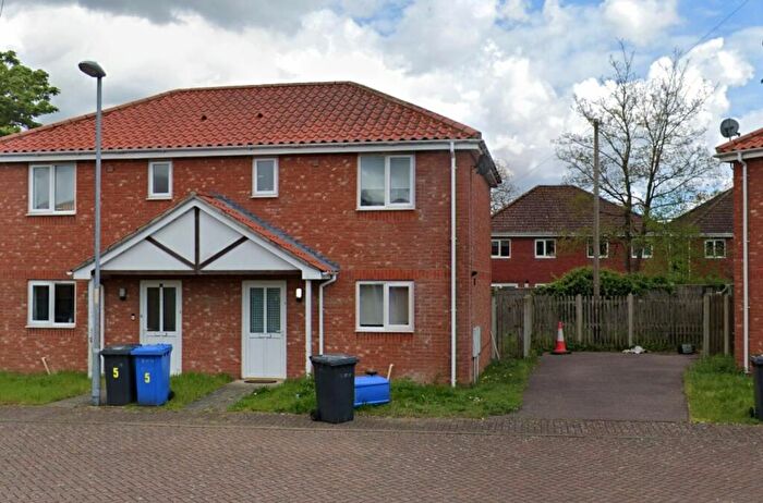 3 Bedroom Semi-Detached House To Rent In Filby Close, Norwich, NR5