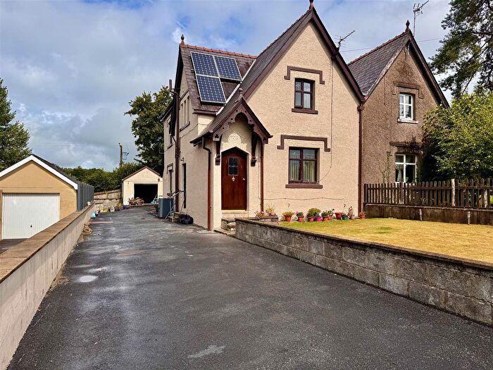 3 Bedroom Semi-detached House For Sale In Derwydd Road, Ammanford, SA18