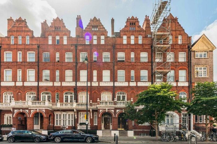 2 Bedroom Flat To Rent In Pont Street, London, SW1X