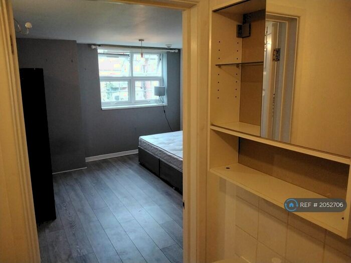 Studio To Rent In Holywell House, London, E11