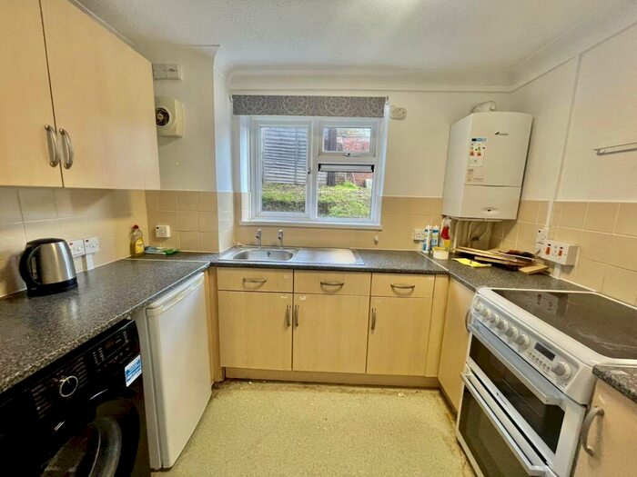 2 Bedroom Flat To Rent In Chawton Close, Southampton, SO18
