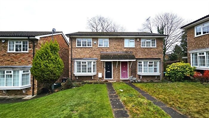 3 Bedroom Semi Detached House For Sale In Sedgewood Close, Bromley, BR2