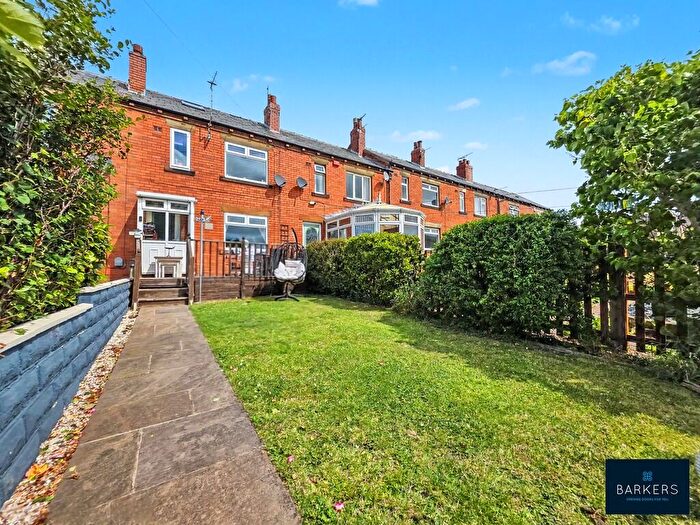 3 Bedroom Town House For Sale In Westroyd Avenue, Hunsworth, BD19