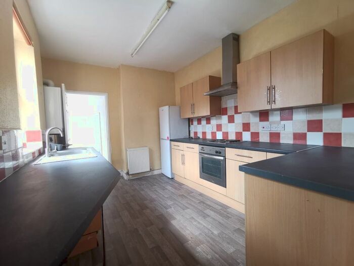 3 Bedroom Flat To Rent In Saltwell Road, Bensham, Gateshead, NE8