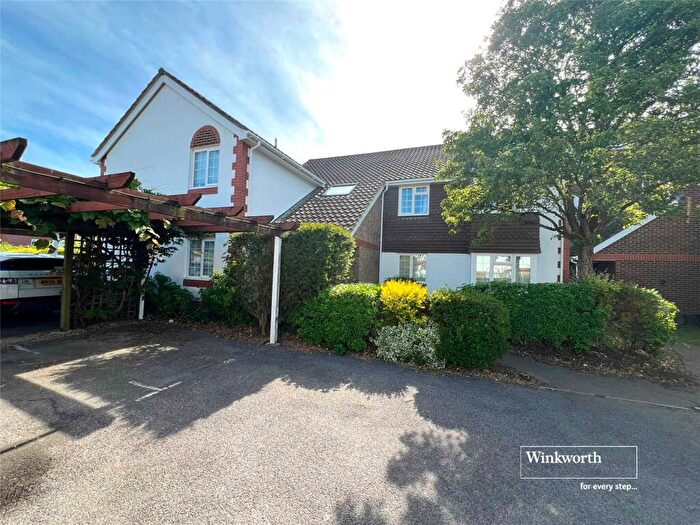 2 Bedroom Apartment For Sale In Wentworth Drive, Christchurch, Dorset, BH23