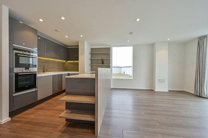 2 Bedroom Flat To Rent In Buckhold Road, Wandsworth, London, SW18