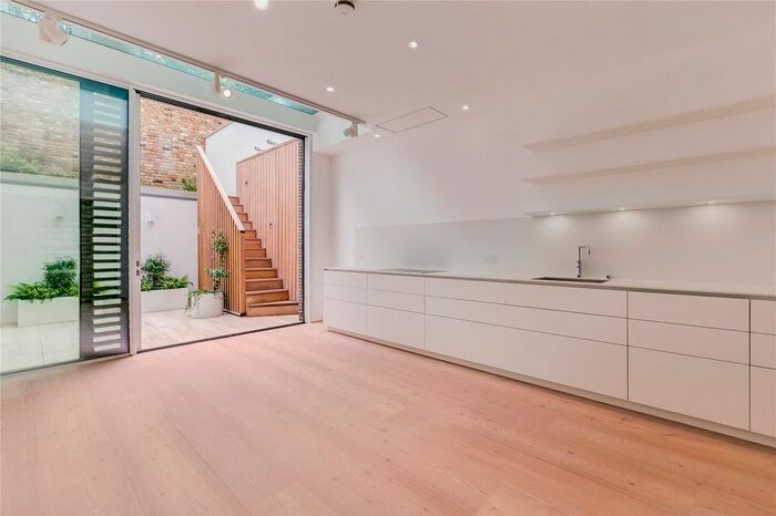 3 Bedroom Semi-Detached House To Rent In Corsica Street, Highbury Corner, N5