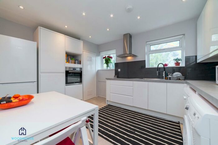 1 Bedroom Flat To Rent In Crawford Gardens, London, N13