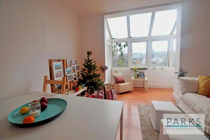 2 Bedroom Flat To Rent In Princes Terrace, Brighton, East Sussex, BN2